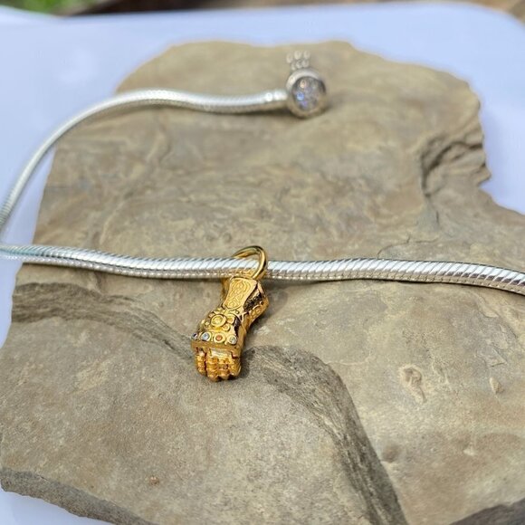 💜 Marvel The Avengers Infinity Gauntlet Dangle Charm - Picture 9 of 11